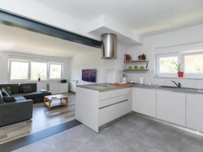Oliver Apartment